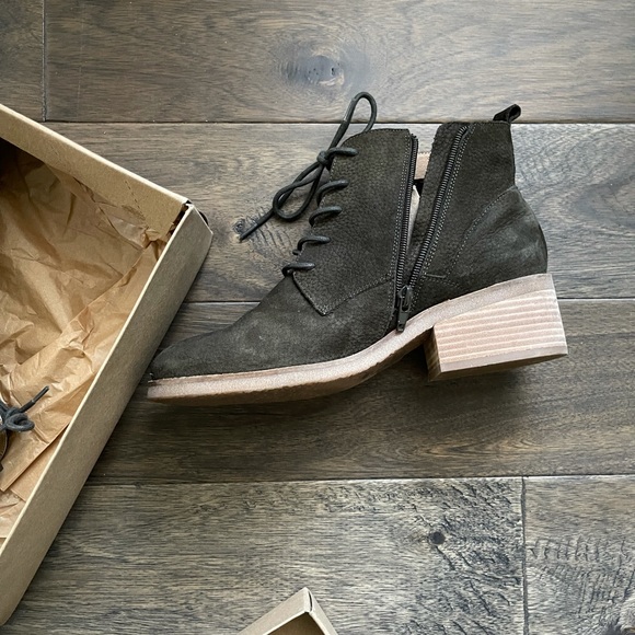 Lucky Brand Womens Boot. Worn 3x. Comes with box. Size WMNS 9. - Picture 4 of 7